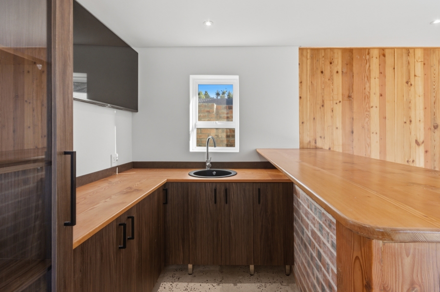 4 Bedroom Property for Sale in Golden Hill Western Cape